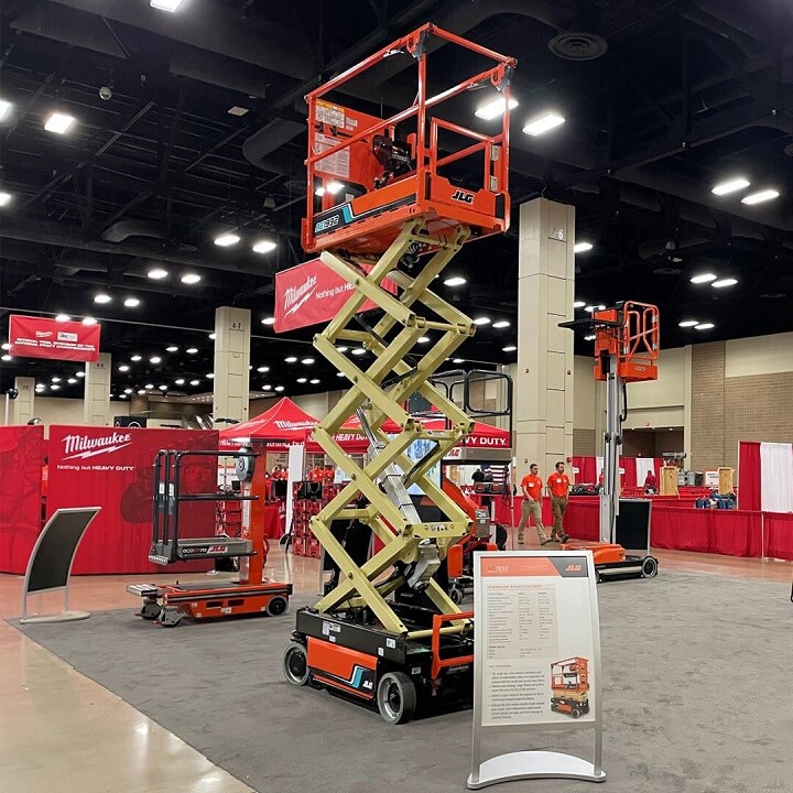 JLG electric scissor lift