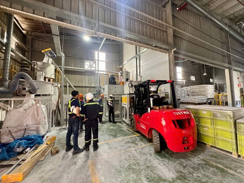 lắp đặt dây chuyền hạt nhựa