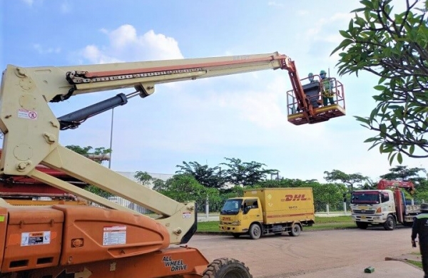 Specializing in manlift rental in Dong Nai
