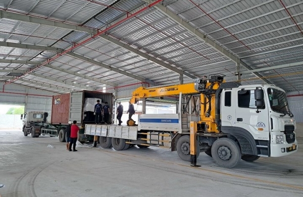 Container crane for rent - Mayxaydungvn