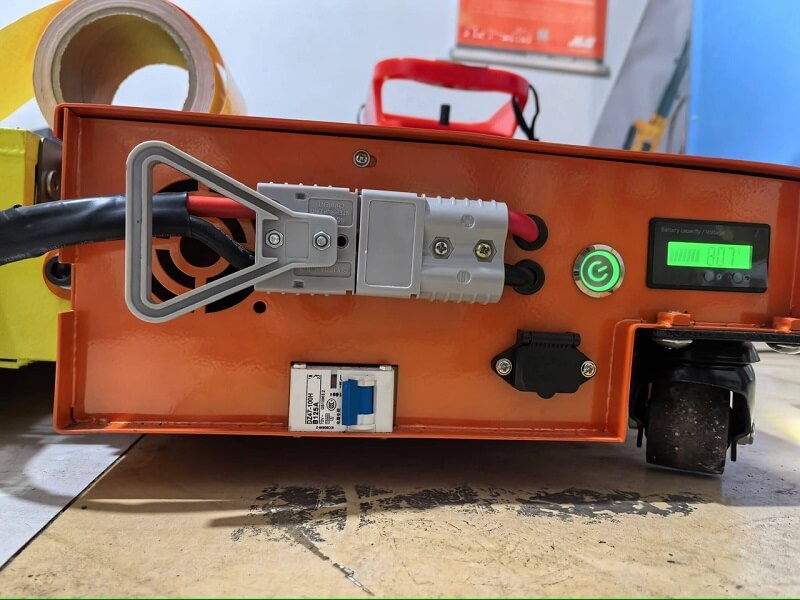 Di chuyển máy bằng rùa điện 30 tấn