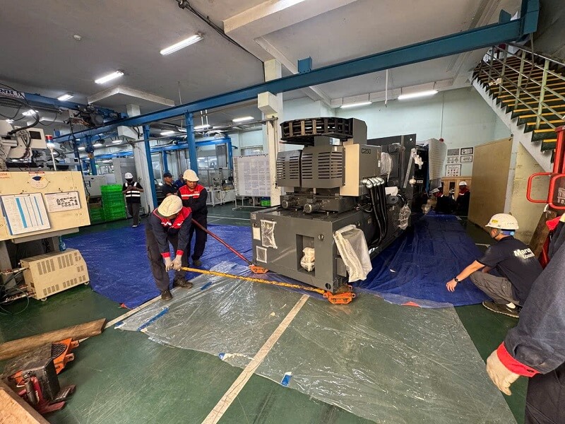 lắp đặt máy ép nhựa