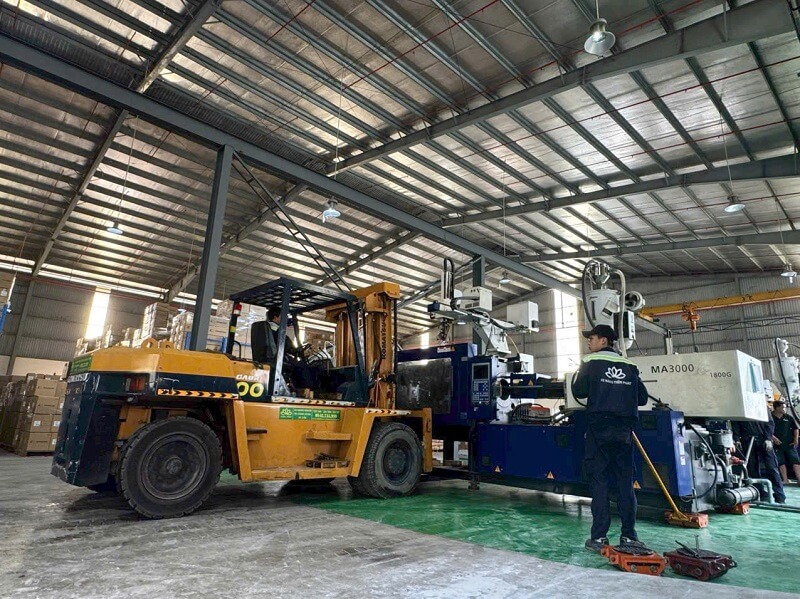 di dời máy ép nhựa