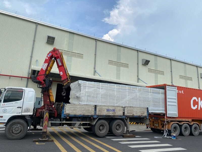 Dịch vụ nâng hạ rút container Dịch vụ nâng hạ rút container