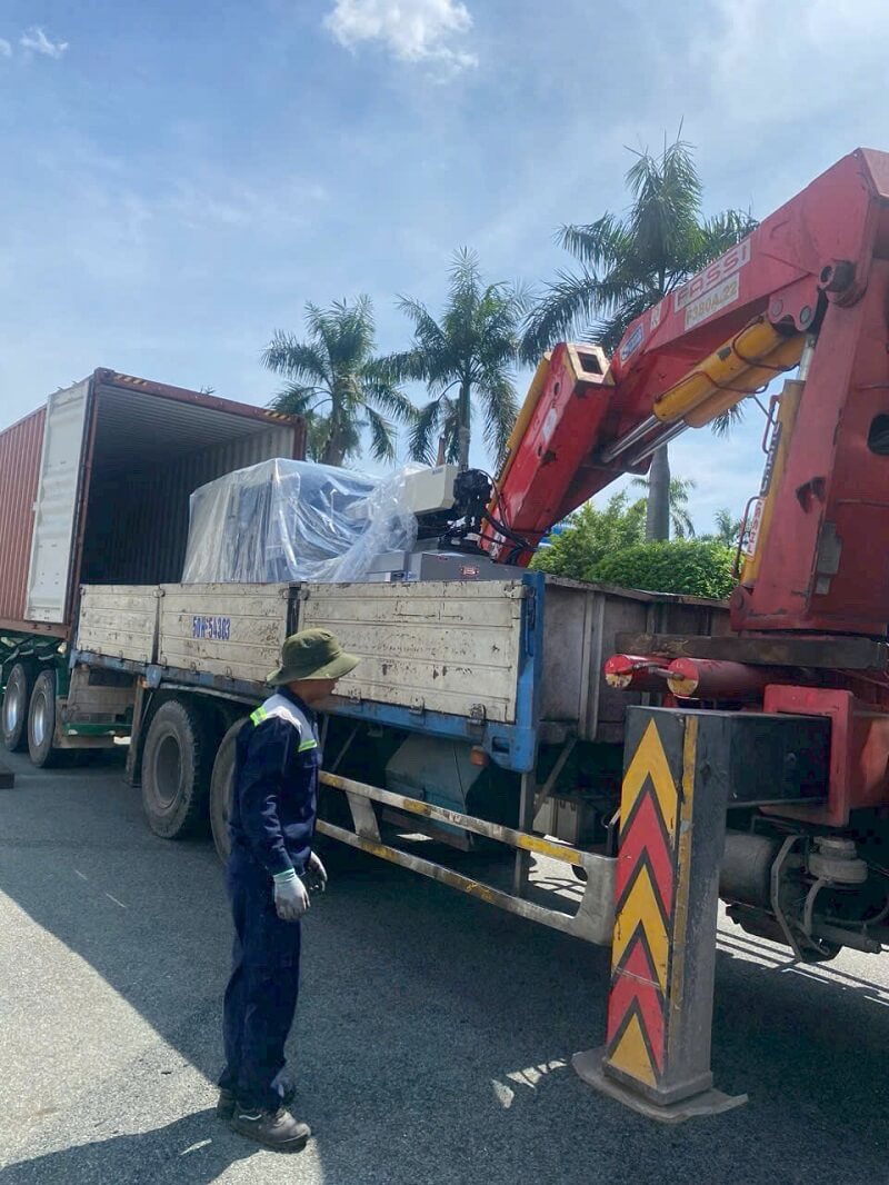 Rút container máy ép nhựa