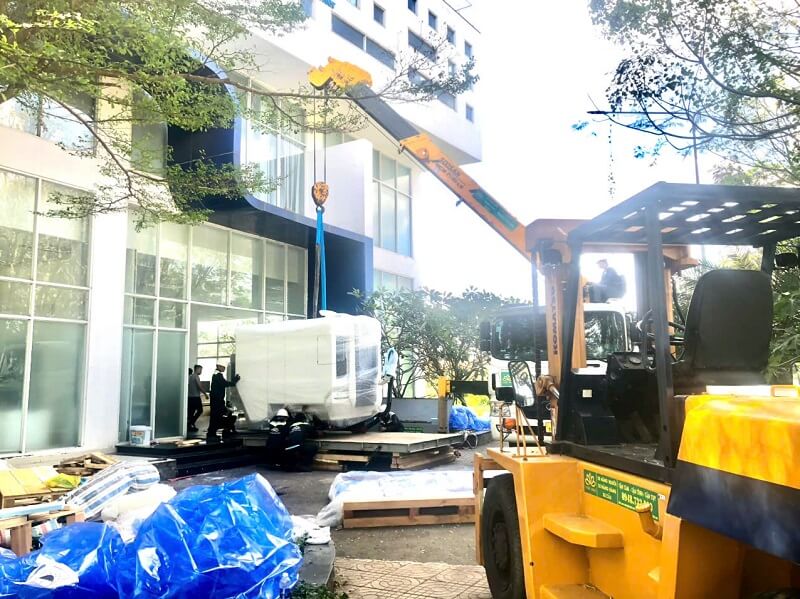 thuê xe nâng hàng 10t tại Q9