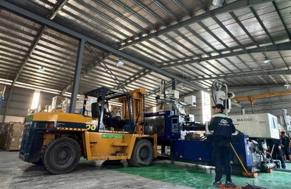 Dịch vụ nâng hạ di dời máy ép nhựa