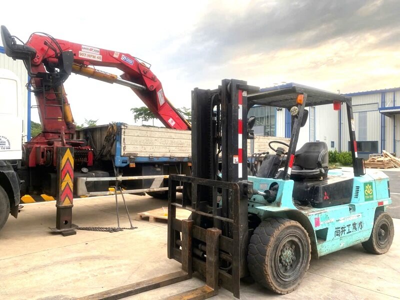 thuê xe nâng 5 tấn tại Bình Dương