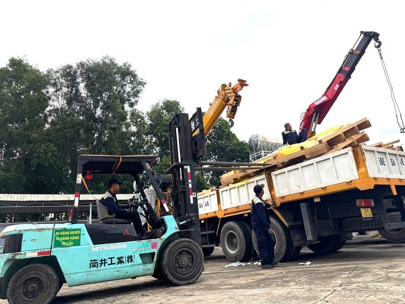 thuê xe nâng hạ Hồ Chí Minh
