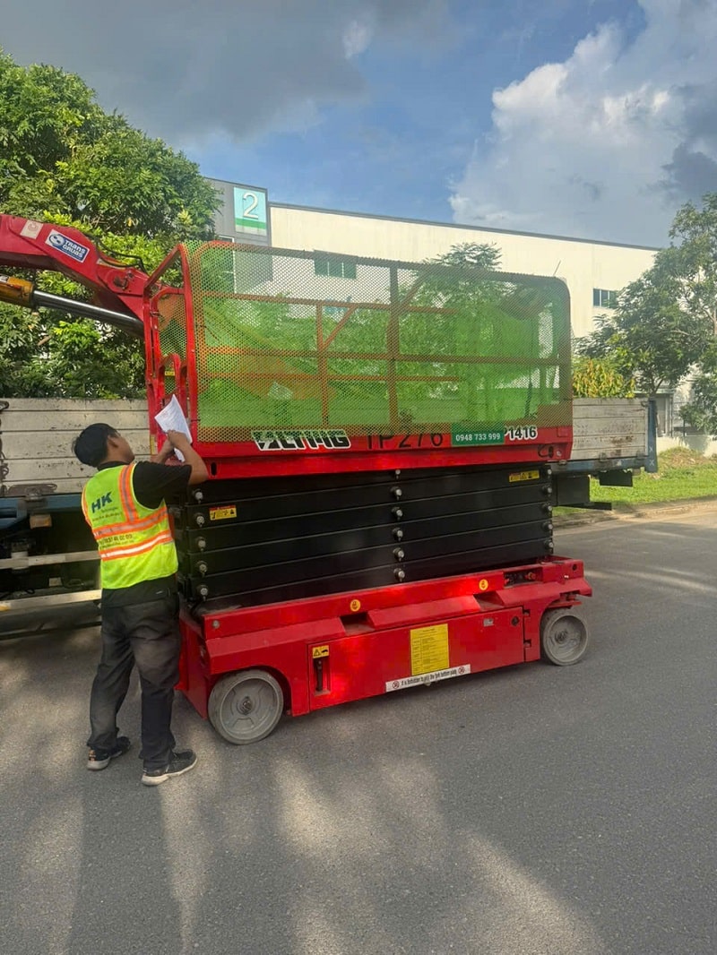 xe nâng cắt kéo An Phú
