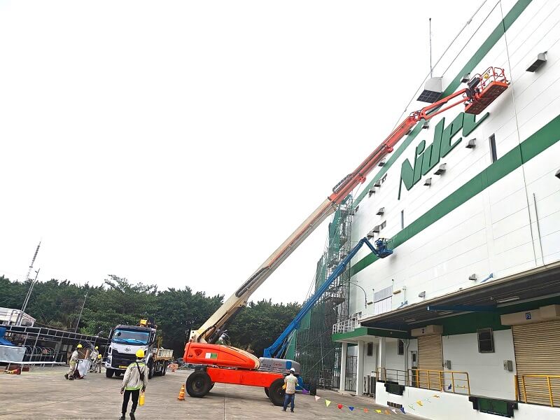 thuê xe nâng người 40m dạng Boom Lift thuê xe nâng người 40m
