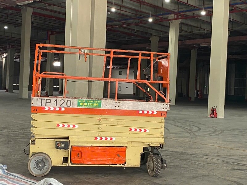 thuê xe nâng cắt kéo Phú Giáo thuê xe nâng cắt kéo Phú Giáo