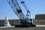 Selling old Hitachi KH1000 200 ton crawler crane